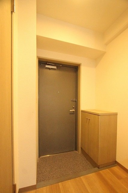 玄関　同物件別号室のものです。