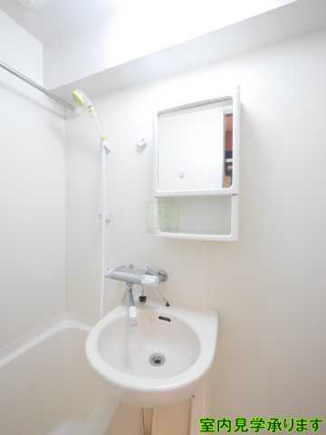 洗面設備　別部屋の画像になります。