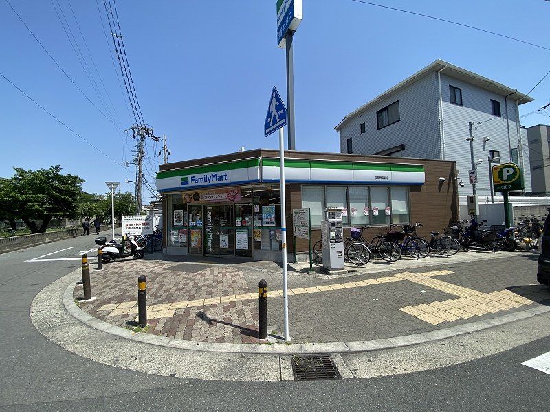 コンビニ　ファミリーマート井高野駅前店（コンビニ）まで740m