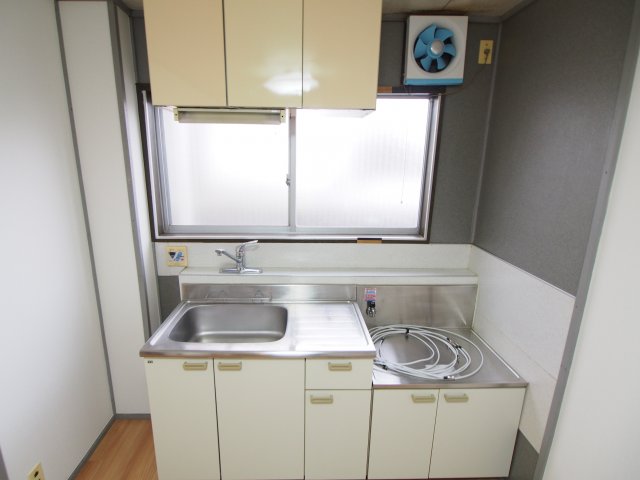 キッチン　コンパクトなキッチンで掃除もラクラク