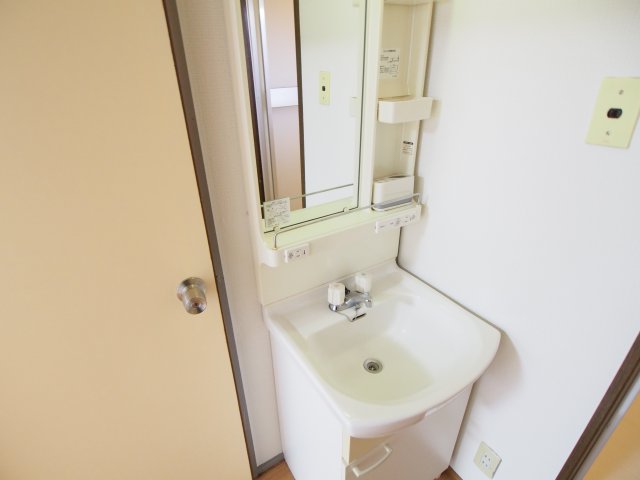 洗面設備　独立洗面台です