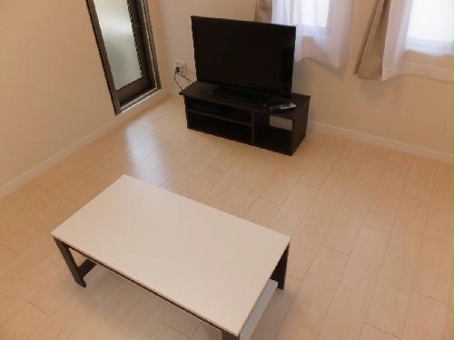 居室・リビング　LD　【カーテン・エアコン・テレビ・机】