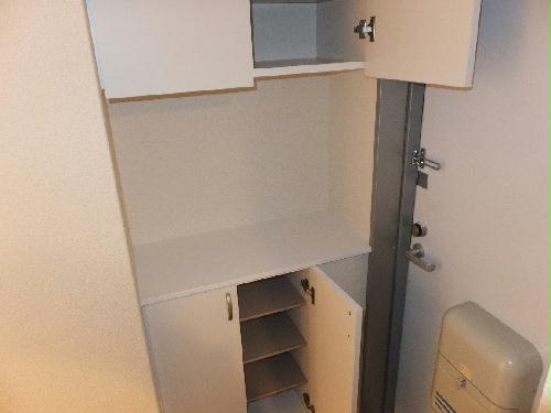 玄関　下駄箱・郵便受け・傘立て付き