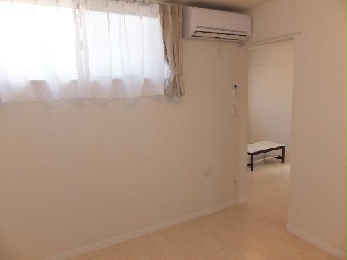 居室・リビング　洋室　【カーテン・エアコン】