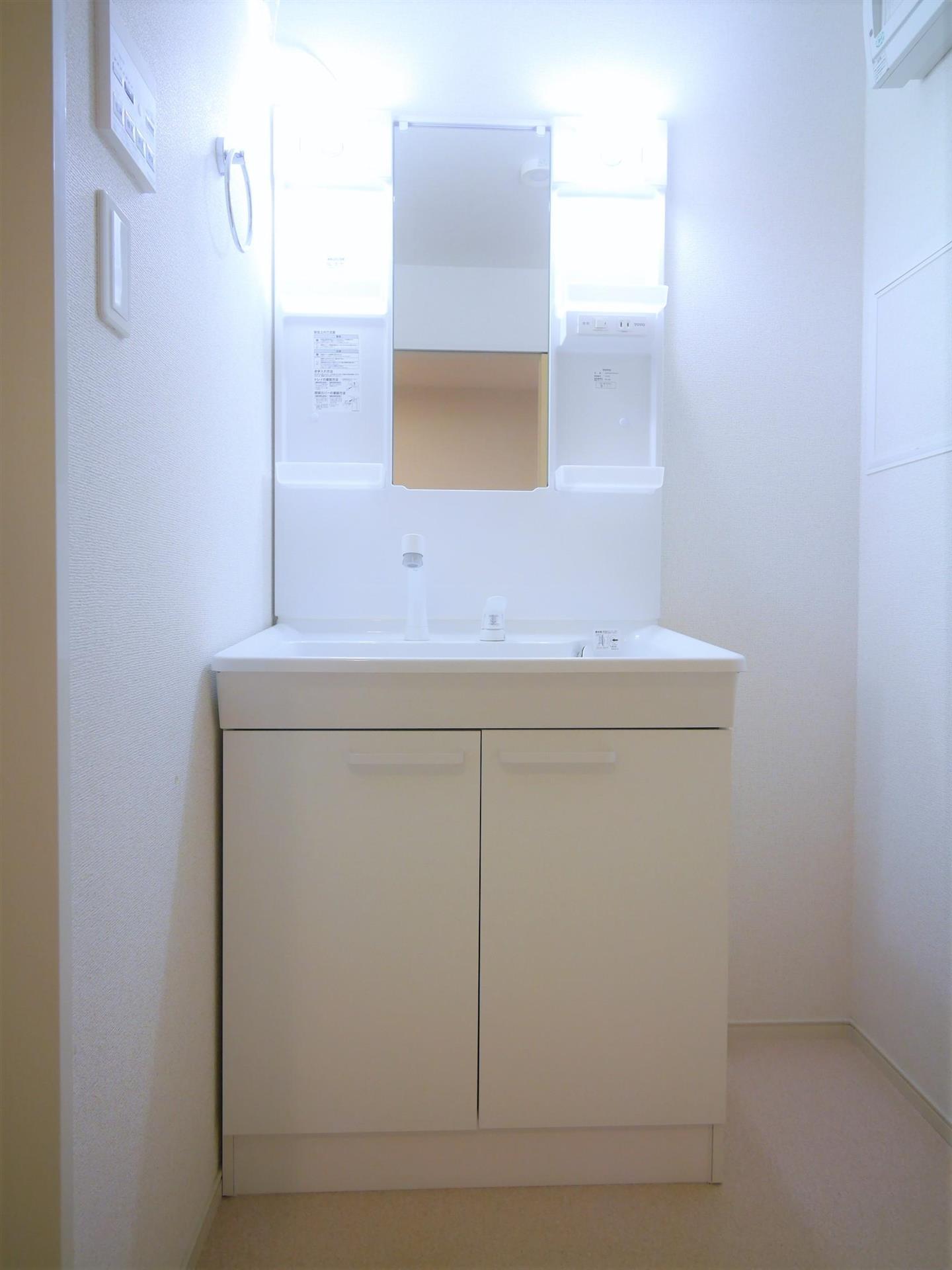 洗面設備　※同メーカーの同仕様写真です。