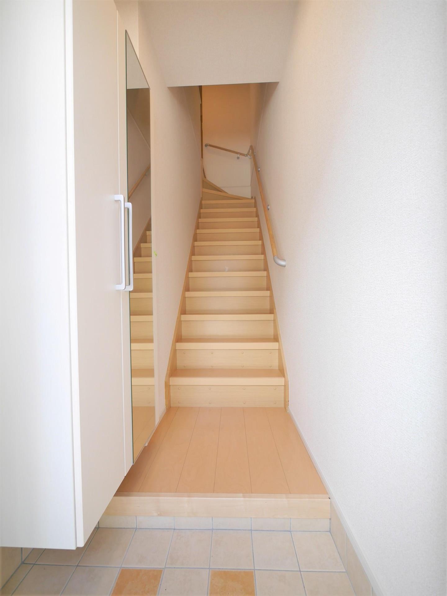 玄関　※同メーカーの同仕様写真です。