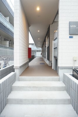 エントランス　落ち着いたエントランスです