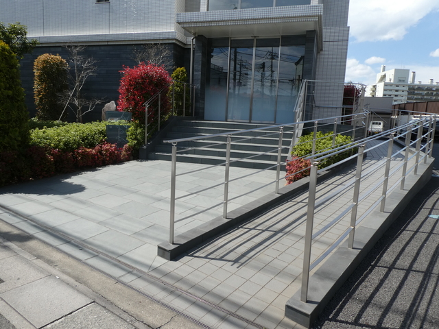 エントランス　入口