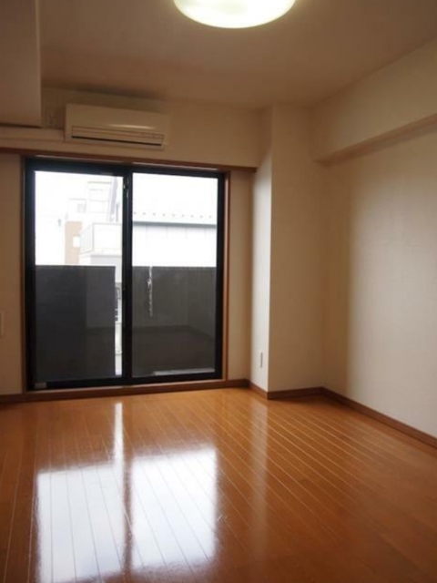 居室・リビング　※別部屋の参考写真です。