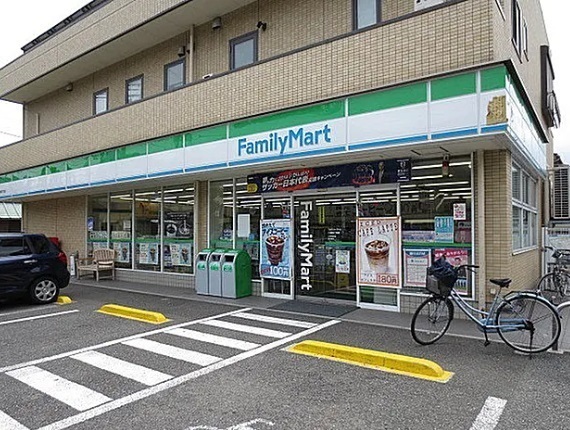 コンビニ　ファミリーマート六浦四丁目店（コンビニ）まで295m