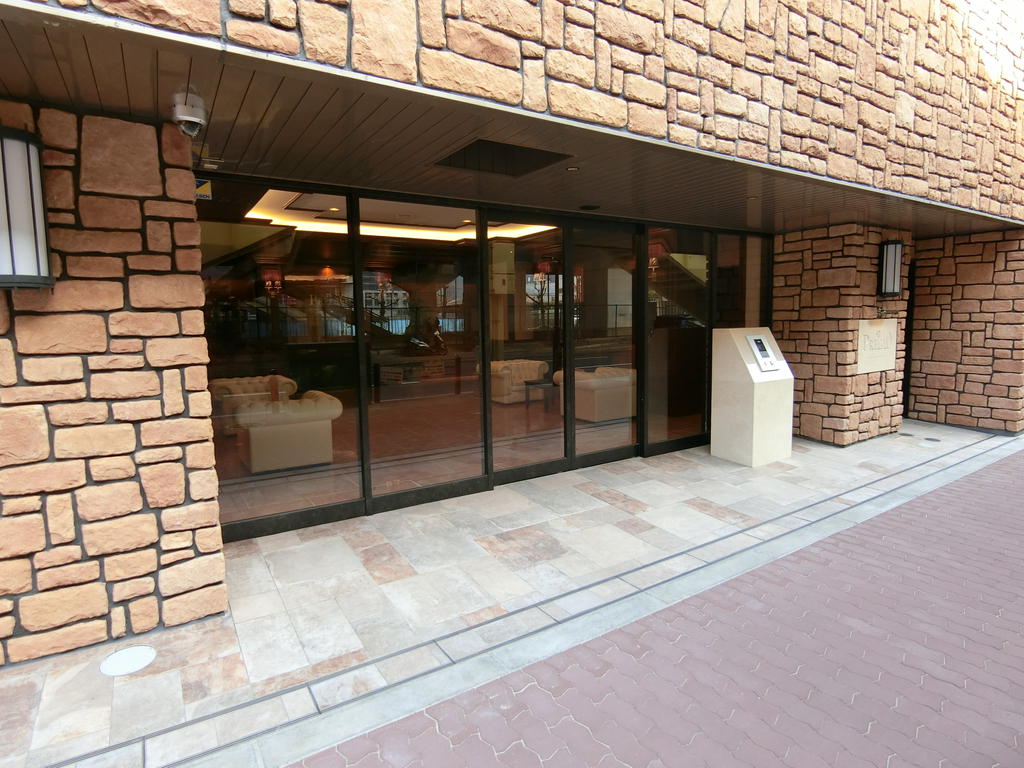 エントランス　安心のオートロック・防犯カメラ