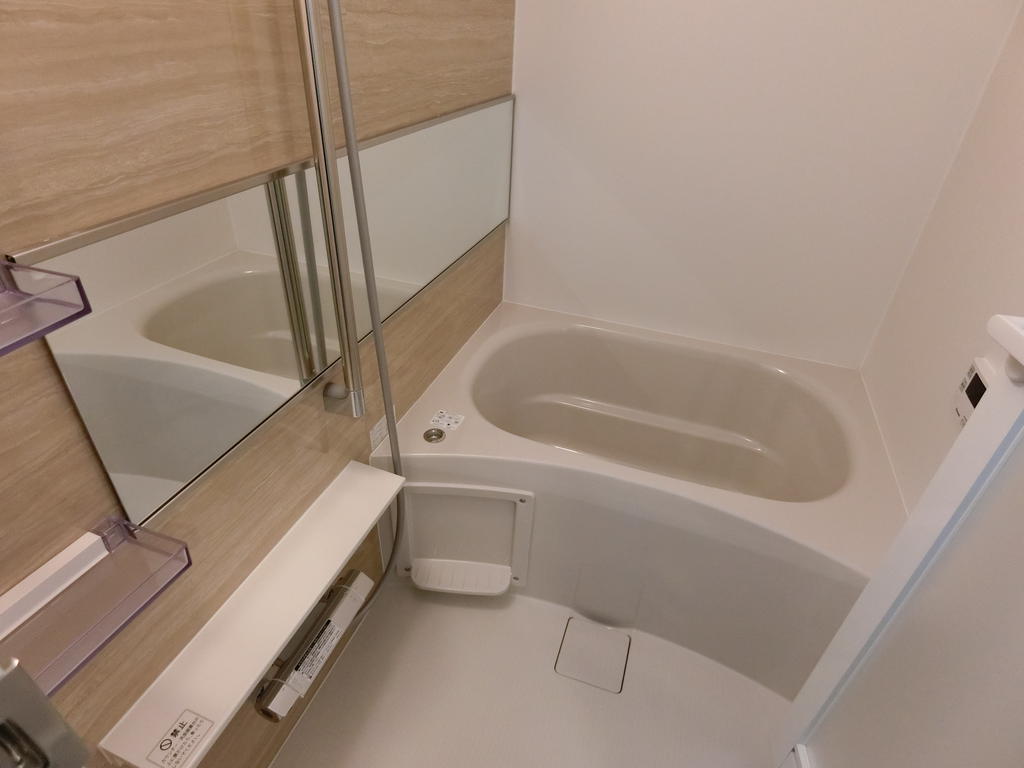 バス・シャワールーム　循環式追焚・浴室乾燥機です