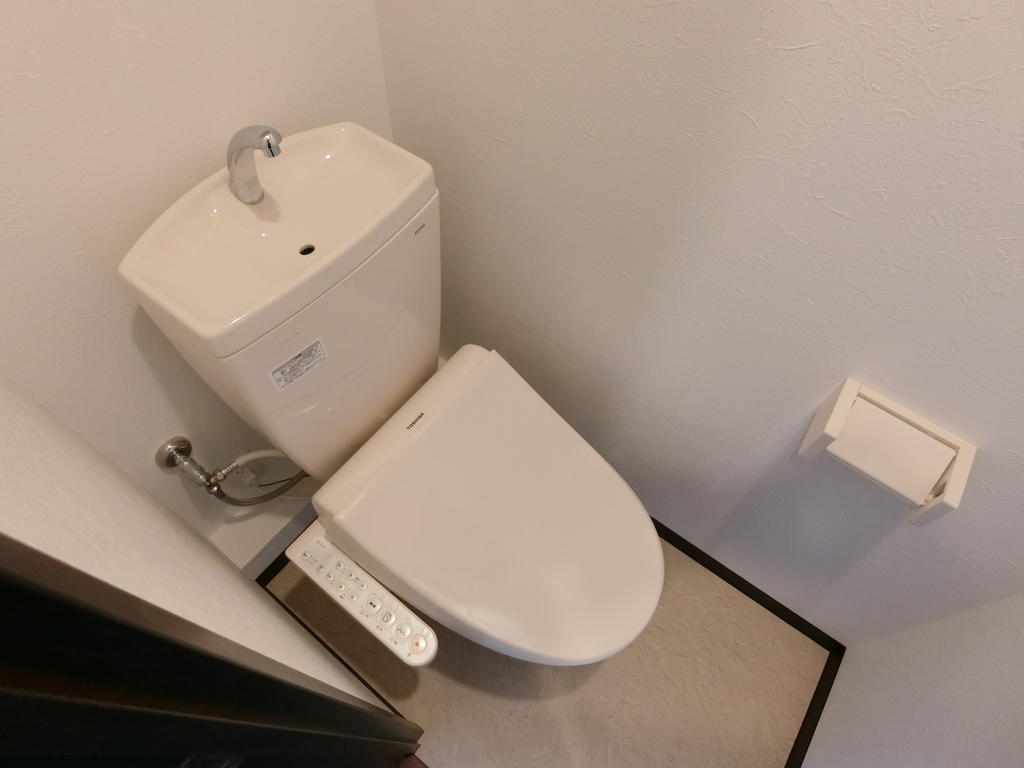 トイレ　もちろん温水洗浄便座