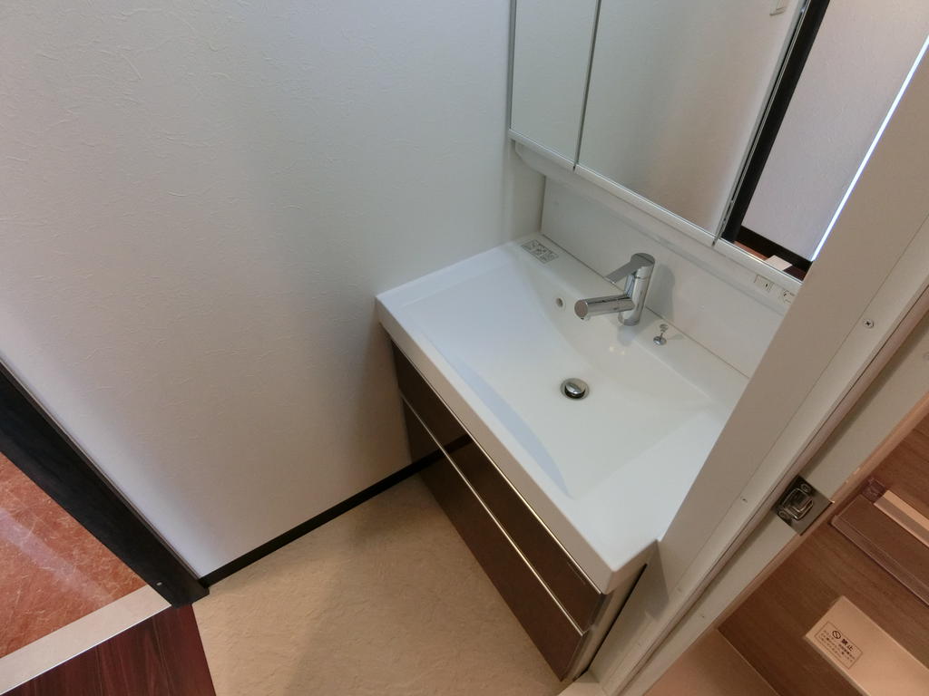 洗面設備　洗髪洗面化粧台です