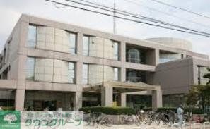 図書館　世田谷区立中央図書館（図書館）まで631m