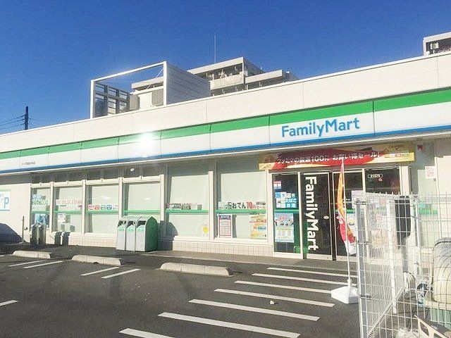 コンビニ　ファミリーマートアイダ草加中央店（コンビニ）まで160m