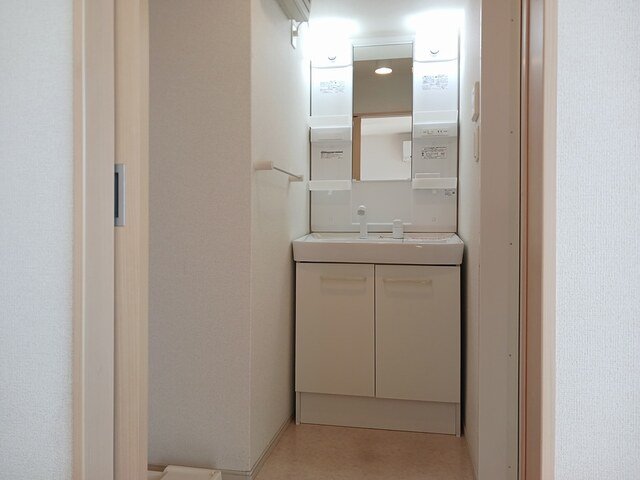 洗面設備　使いやすい洗面所です