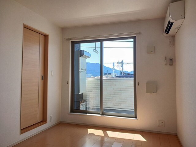 居室・リビング　居間です