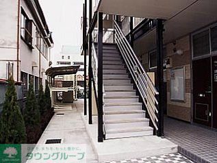 エントランス　設備・仕様は号室により異なる為、現況を優先致します。