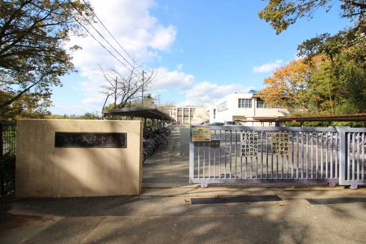 中学校　三田市立八景中学校（中学校）まで1347m