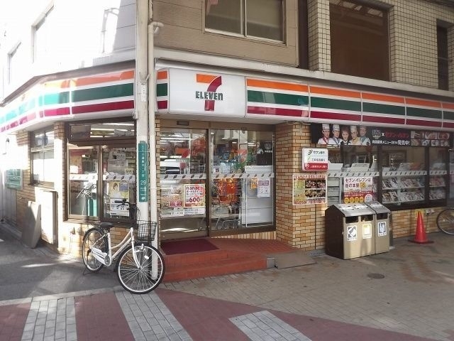 コンビニ　セブンイレブン三津屋店（コンビニ）まで377m