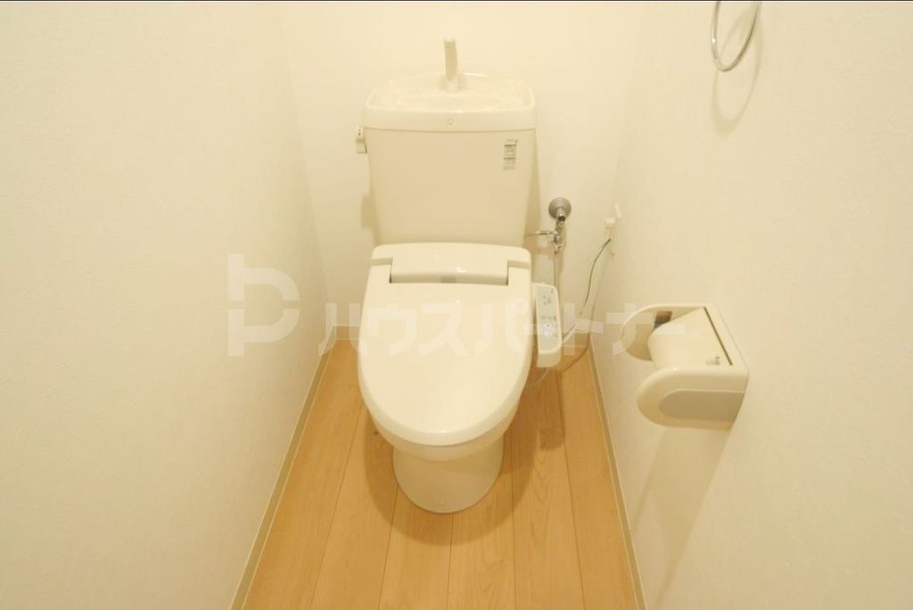 トイレ　クリーニング前のお写真です。