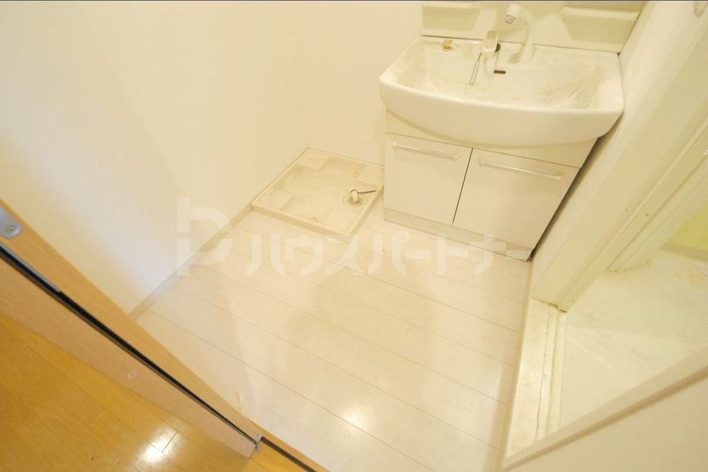 洗面設備　クリーニング前のお写真です。