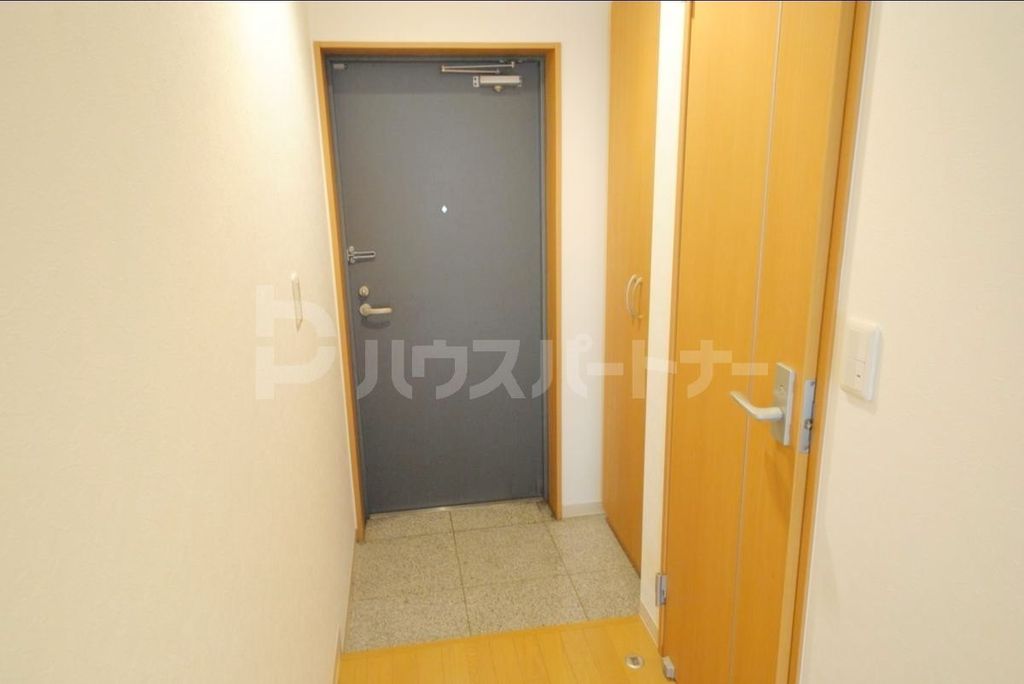 玄関　クリーニング前のお写真です。