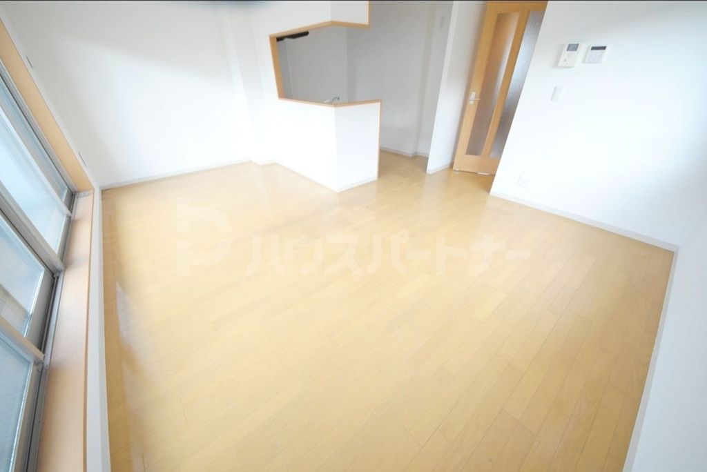 居室・リビング　クリーニング前のお写真です。