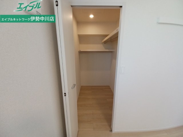 収納　同型参考写真