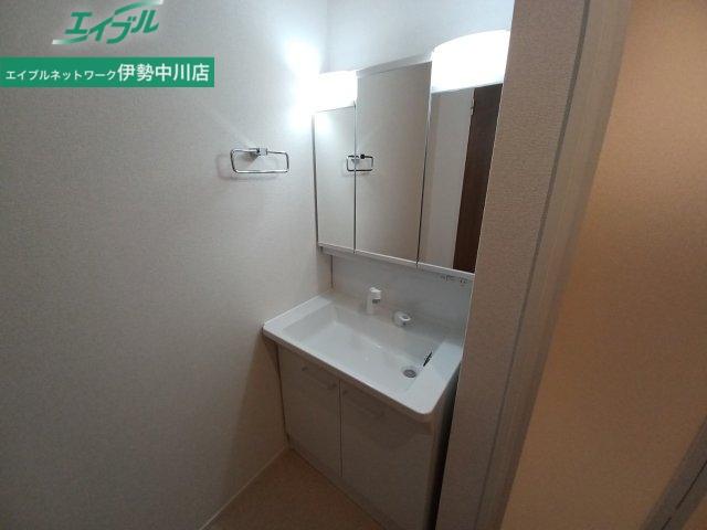 洗面設備　同型参考写真