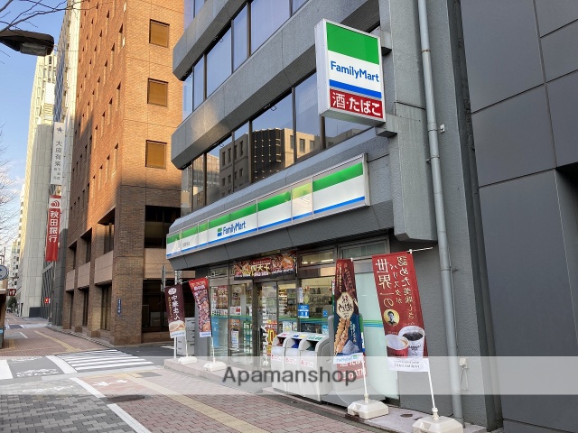 コンビニ　ファミリーマート宝町駅前店（コンビニ）まで252m