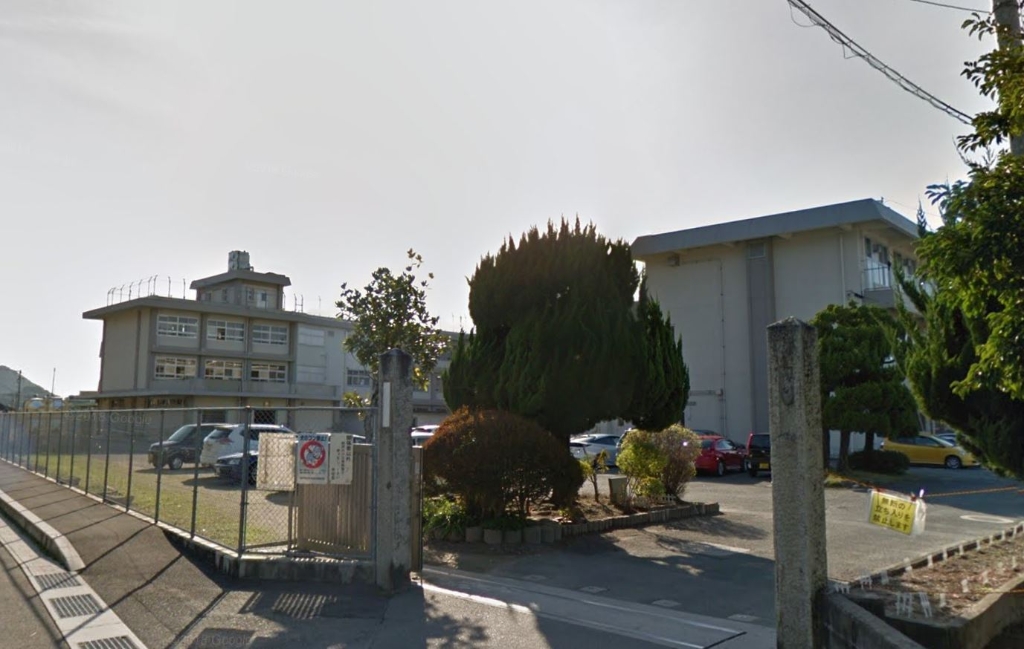 中学校　飯塚市立飯塚第二中学校（中学校）まで91m