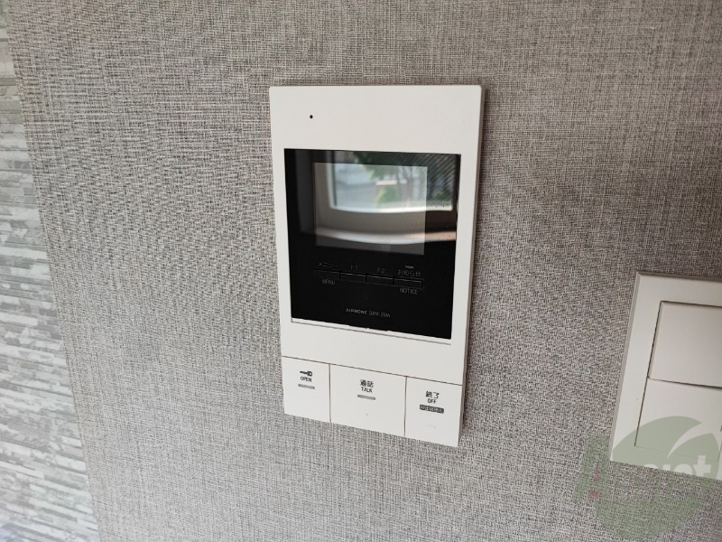 セキュリティ　安心のモニター付きインターホンが用意されておりました。