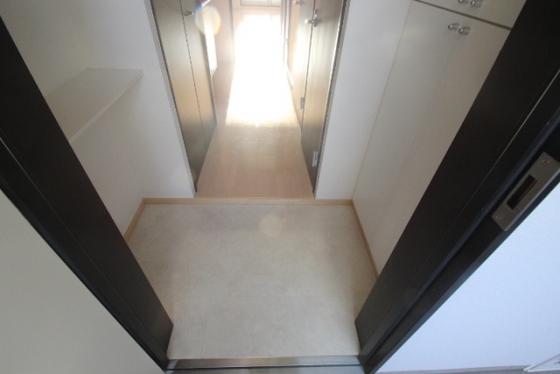 玄関　※別部屋の写真です