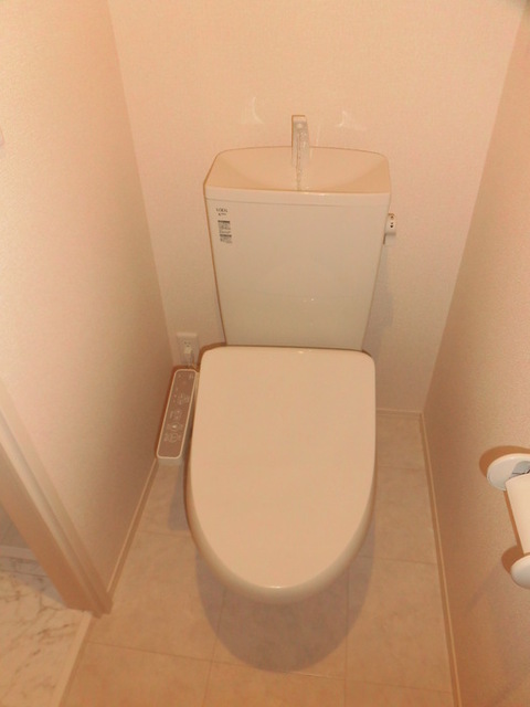 トイレ　Ｂ２０２　温水洗浄暖房便座