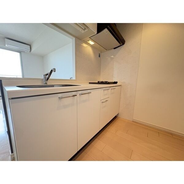 キッチン　※写真は同じマンションの違う部屋のものになります。