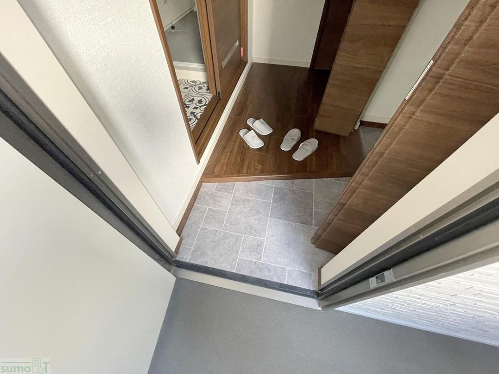 玄関　バルコニー