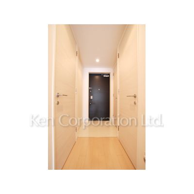 玄関　同タイプ4階のお部屋を撮影。仕様が異なることがあります。