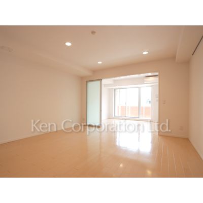 居室・リビング　同タイプ4階のお部屋を撮影。仕様が異なることがあります。