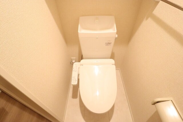 トイレ　温水洗浄暖房便座