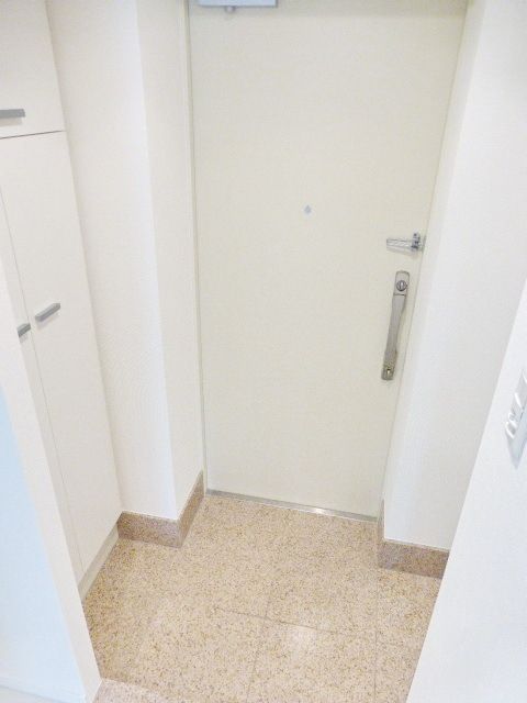 玄関　★玄関収納あり明るい玄関★