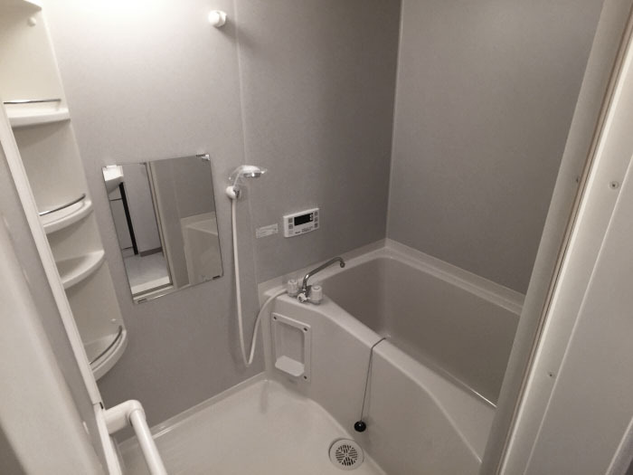 バス・シャワールーム　追い焚き機能付き浴室