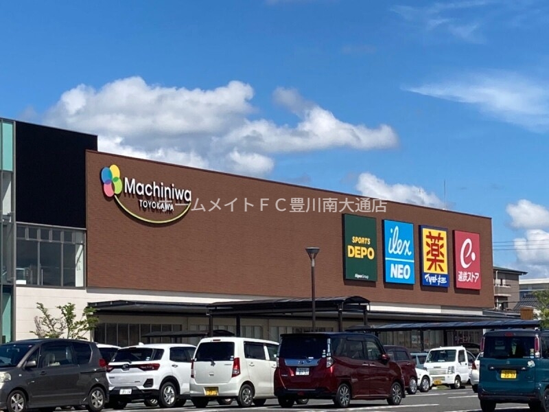 スーパー　遠鉄ストア豊川店（スーパー）まで588m