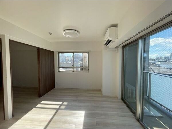 居室・リビング　☆明るい洋室☆