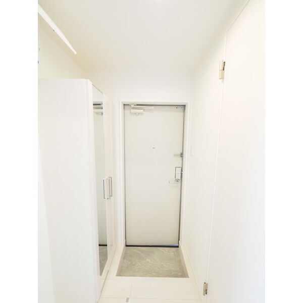 玄関　※別部屋の写真のため、現状優先。