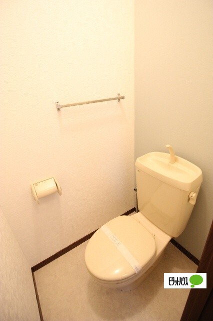 トイレ　※写真は別のお部屋です。
