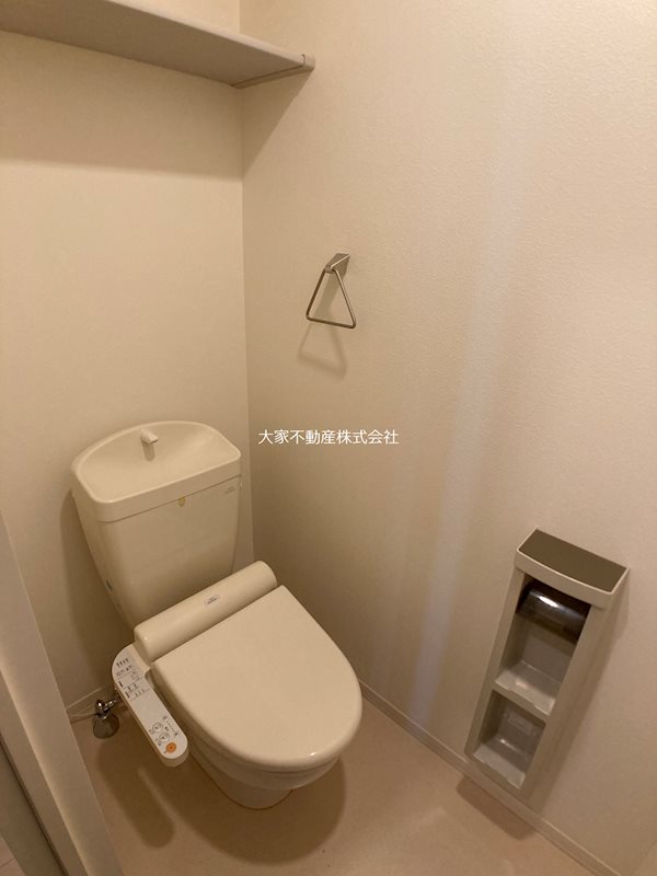 トイレ　※別部屋写真の為イメージ。左右反転※