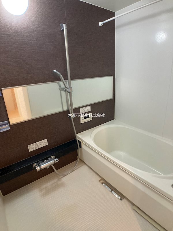 バス・シャワールーム　※別部屋写真の為イメージ。左右反転※