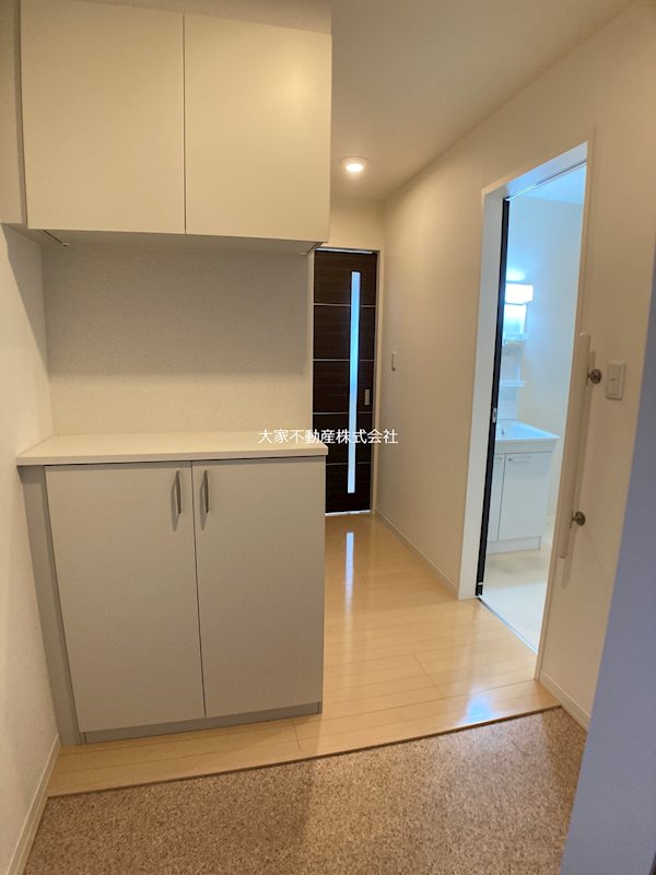 玄関　※別部屋写真の為イメージ。左右反転※